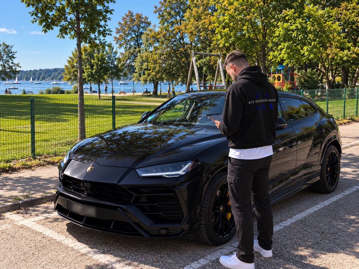 Kfz-Gutachter Region 8 bei der Schadenaufnahme an einem Lamborghini Urus am Ammersee
